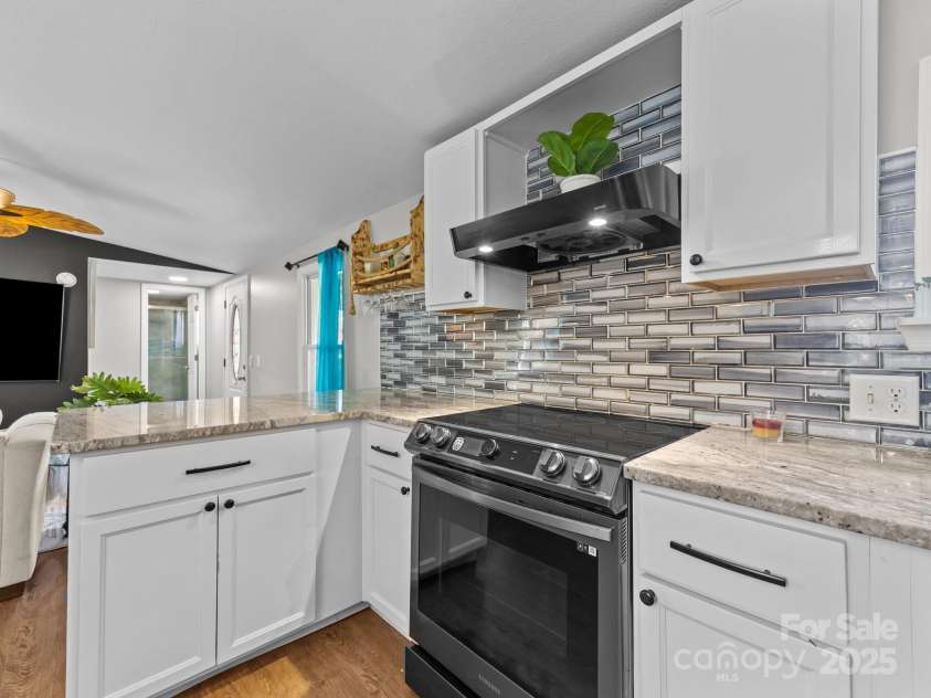 16 Blue Sky Drive, Leicester, NC 28748.  MLS# CAR4235310, YatesRealty ID 7815. 