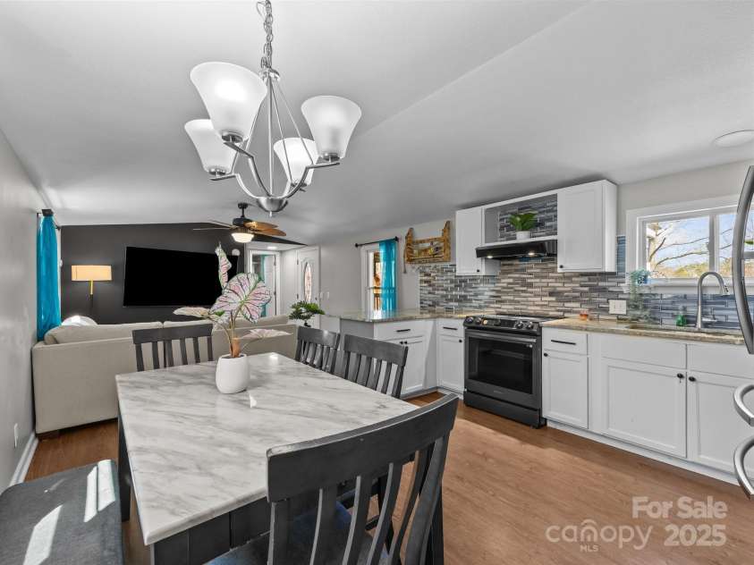 16 Blue Sky Drive, Leicester, NC 28748.  MLS# CAR4235310, YatesRealty ID 7815. 