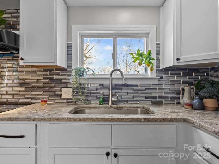 16 Blue Sky Drive, Leicester, NC 28748.  MLS# CAR4235310, YatesRealty ID 7815. 