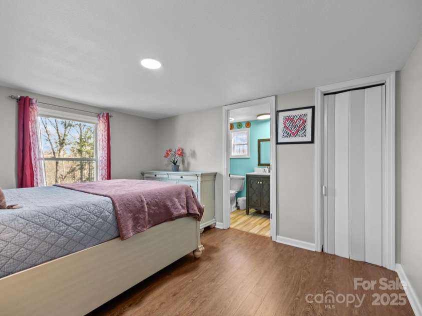 16 Blue Sky Drive, Leicester, NC 28748.  MLS# CAR4235310, YatesRealty ID 7815. 