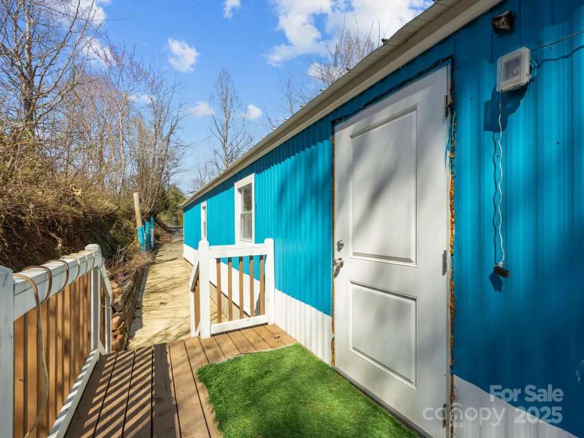 16 Blue Sky Drive, Leicester, NC 28748.  MLS# CAR4235310, YatesRealty ID 7815. 