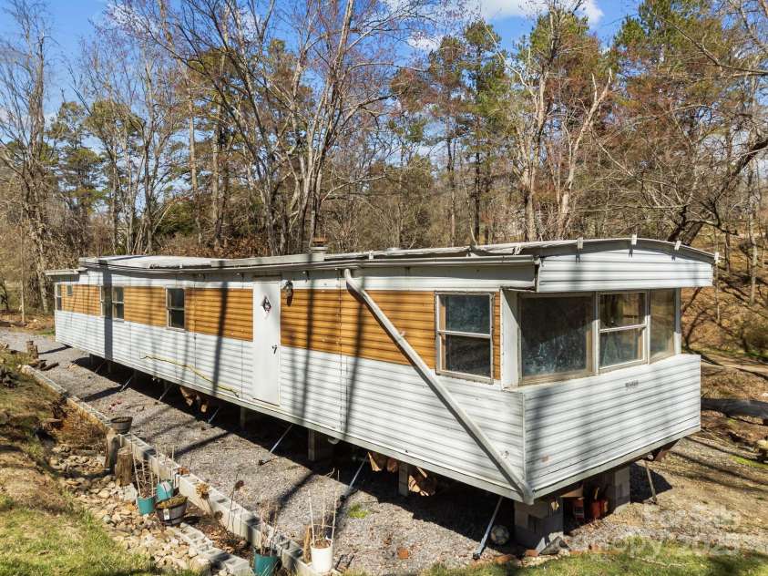 16 Blue Sky Drive, Leicester, NC 28748.  MLS# CAR4235310, YatesRealty ID 7815. 