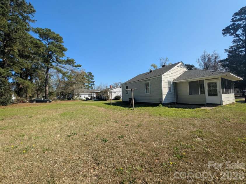 118 BROWN Street, Lake City, SC 29560.  MLS# CAR4363633, YatesRealty ID 7816. 
