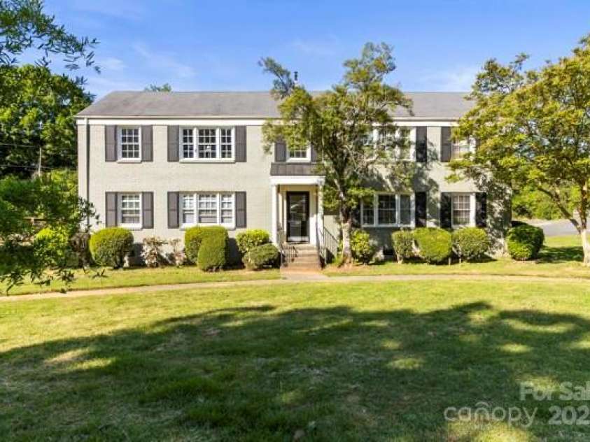 241 Wakefield Drive, Charlotte, NC 28209.  MLS# CAR4248262, YatesRealty ID 7816. Full front of the large park like Common Area to have gatherings, meet new neighbors and enjoy green spaces