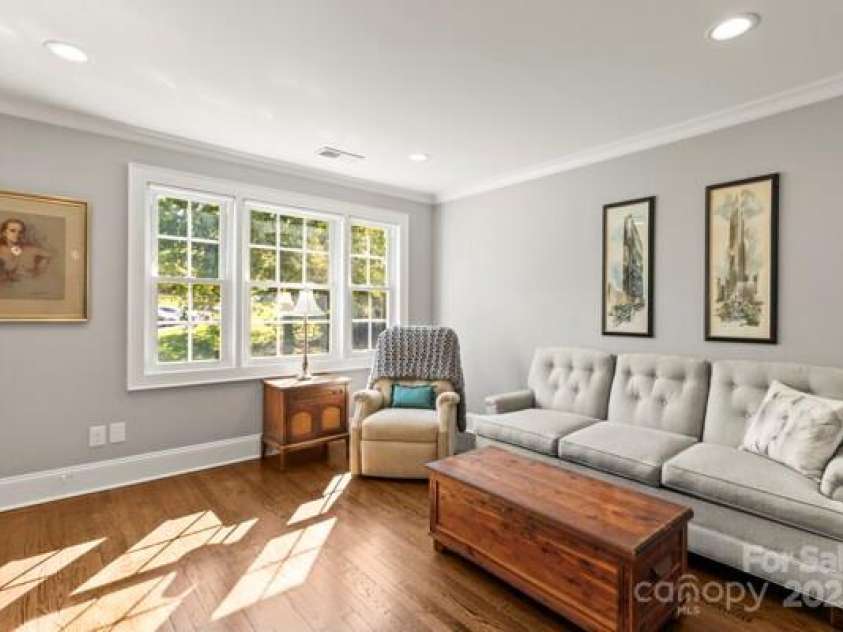 241 Wakefield Drive, Charlotte, NC 28209.  MLS# CAR4248262, YatesRealty ID 7816. Unit Completely renovated in 2020, but rarely used as a 2nd home