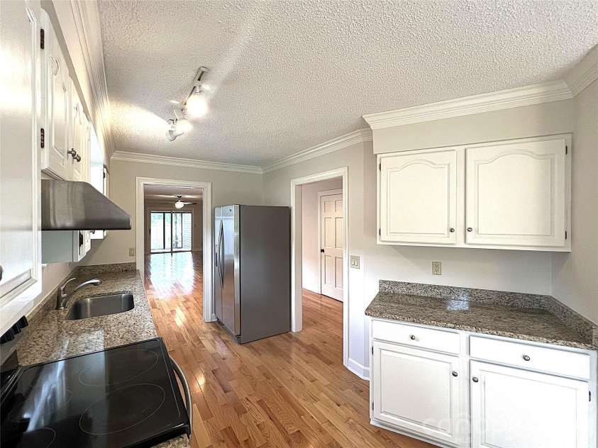 108 Glenbrook Drive, Hendersonville, NC 28739.  MLS# CAR4363228, YatesRealty ID 7817. Coffee/Wine Bar