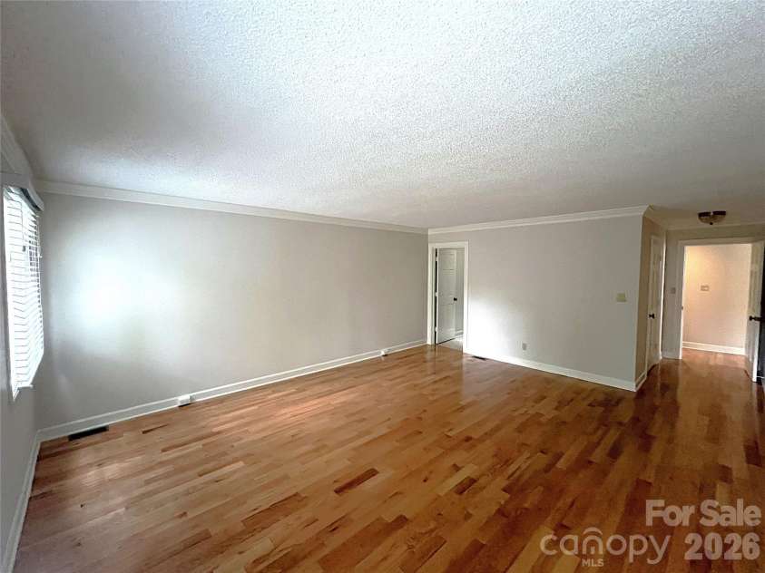 108 Glenbrook Drive, Hendersonville, NC 28739.  MLS# CAR4363228, YatesRealty ID 7817. Massive Primary En Suite