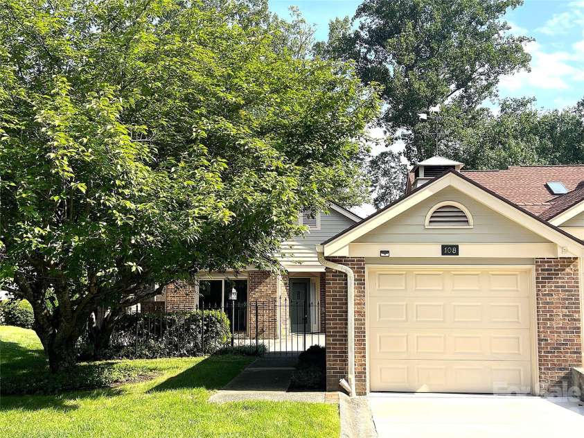 108 Glenbrook Drive, Hendersonville, NC 28739.  MLS# CAR4363228, YatesRealty ID 7817. Welcome Home!