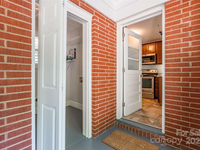 6338 Rosecrest Drive, Charlotte, NC 28210.  MLS# CAR4249178, YatesRealty ID 7817. 