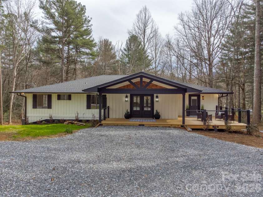323 Mashburn Branch Road, Franklin, NC 28734.  MLS# CAR4355828, YatesRealty ID 7818. 