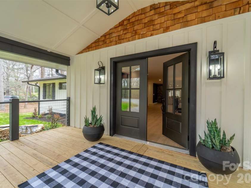 323 Mashburn Branch Road, Franklin, NC 28734.  MLS# CAR4355828, YatesRealty ID 7818. 