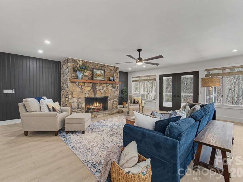 323 Mashburn Branch Road, Franklin, NC 28734.  MLS# CAR4355828, YatesRealty ID 7818. 