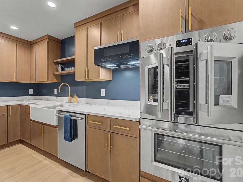 323 Mashburn Branch Road, Franklin, NC 28734.  MLS# CAR4355828, YatesRealty ID 7818. 