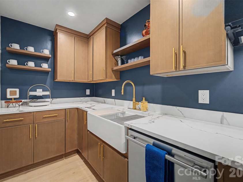 323 Mashburn Branch Road, Franklin, NC 28734.  MLS# CAR4355828, YatesRealty ID 7818. 