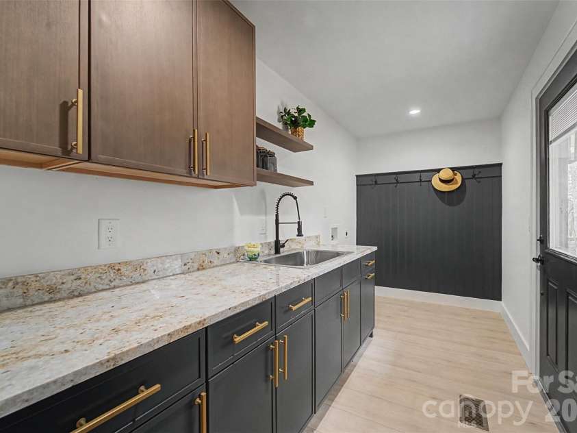 323 Mashburn Branch Road, Franklin, NC 28734.  MLS# CAR4355828, YatesRealty ID 7818. 