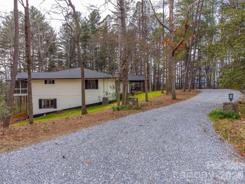 323 Mashburn Branch Road, Franklin, NC 28734.  MLS# CAR4355828, YatesRealty ID 7818. 