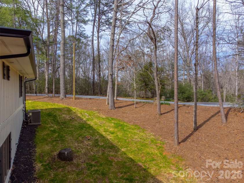 323 Mashburn Branch Road, Franklin, NC 28734.  MLS# CAR4355828, YatesRealty ID 7818. 