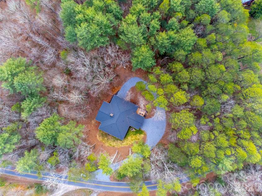323 Mashburn Branch Road, Franklin, NC 28734.  MLS# CAR4355828, YatesRealty ID 7818. 