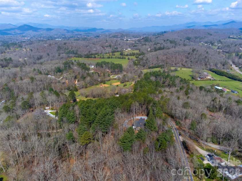 323 Mashburn Branch Road, Franklin, NC 28734.  MLS# CAR4355828, YatesRealty ID 7818. 