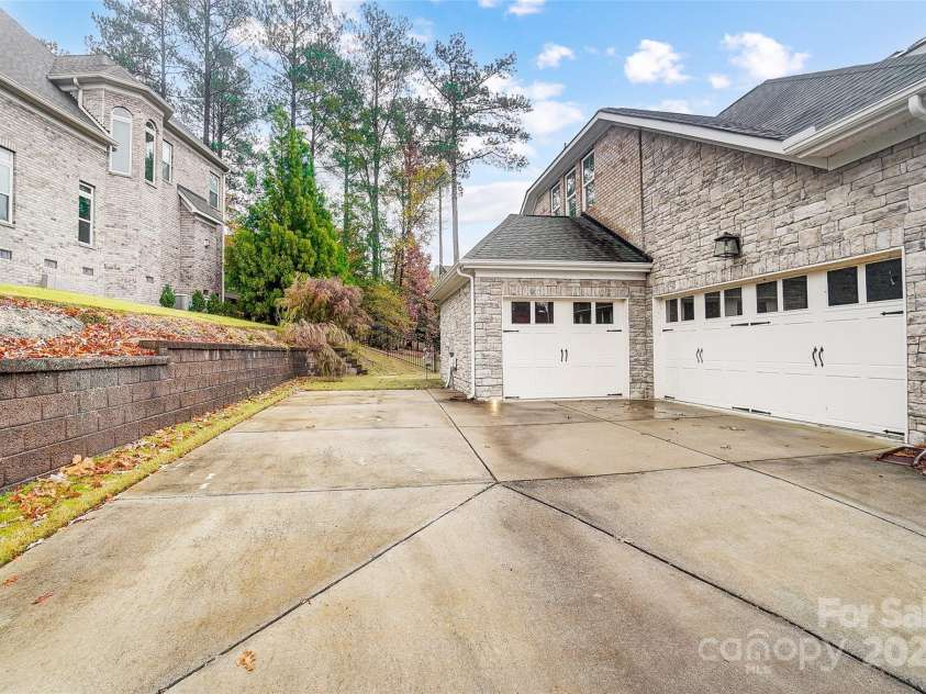 18035 Pawleys Plantation Lane, Charlotte, NC 28278.  MLS# CAR4199796, YatesRealty ID 7819. 