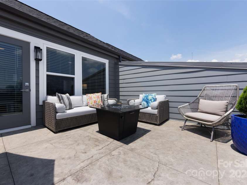 2108 BRYANT PARK Drive, Charlotte, NC 28208.  MLS# CAR4169994, YatesRealty ID 782. 