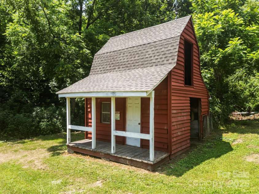 235 Kinder Lane, Canton, NC 28716.  MLS# CAR4270406, YatesRealty ID 782. 