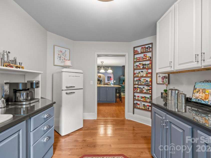 235 Kinder Lane, Canton, NC 28716.  MLS# CAR4270406, YatesRealty ID 782. 