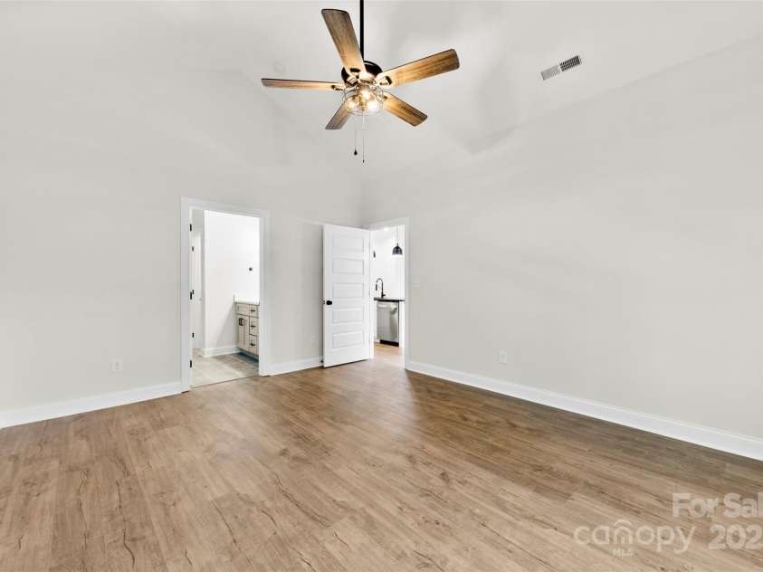 412 Westview Street, Gastonia, NC 28052.  MLS# CAR4222736, YatesRealty ID 7822. LVP in Primary BR