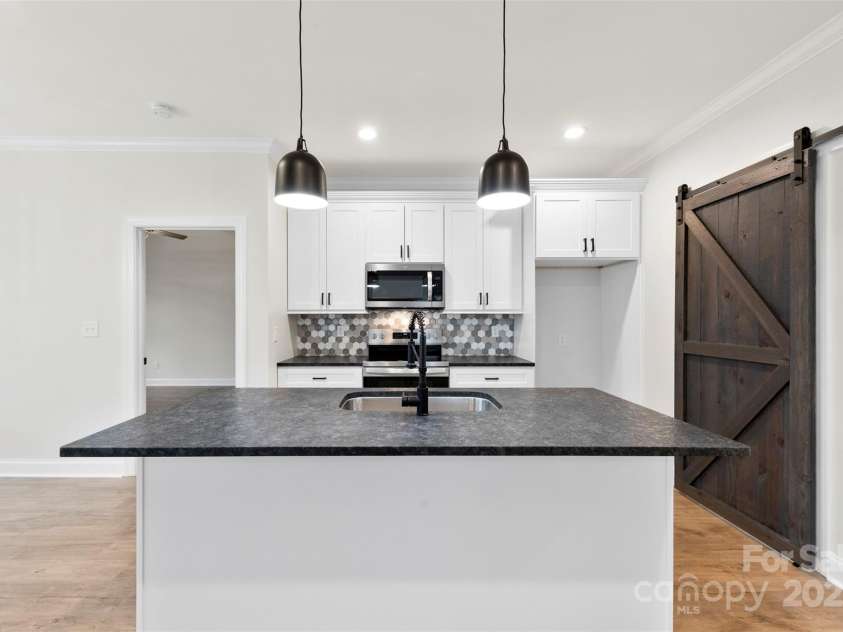 412 Westview Street, Gastonia, NC 28052.  MLS# CAR4222736, YatesRealty ID 7822. Tile Backsplash