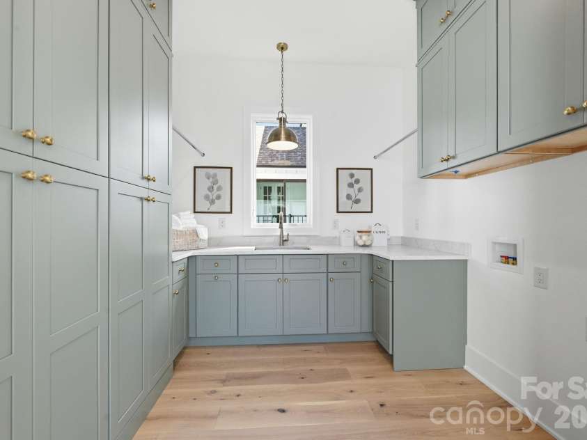 610 Walnut Street, Davidson, NC 28036.  MLS# CAR4146370, YatesRealty ID 7823. 