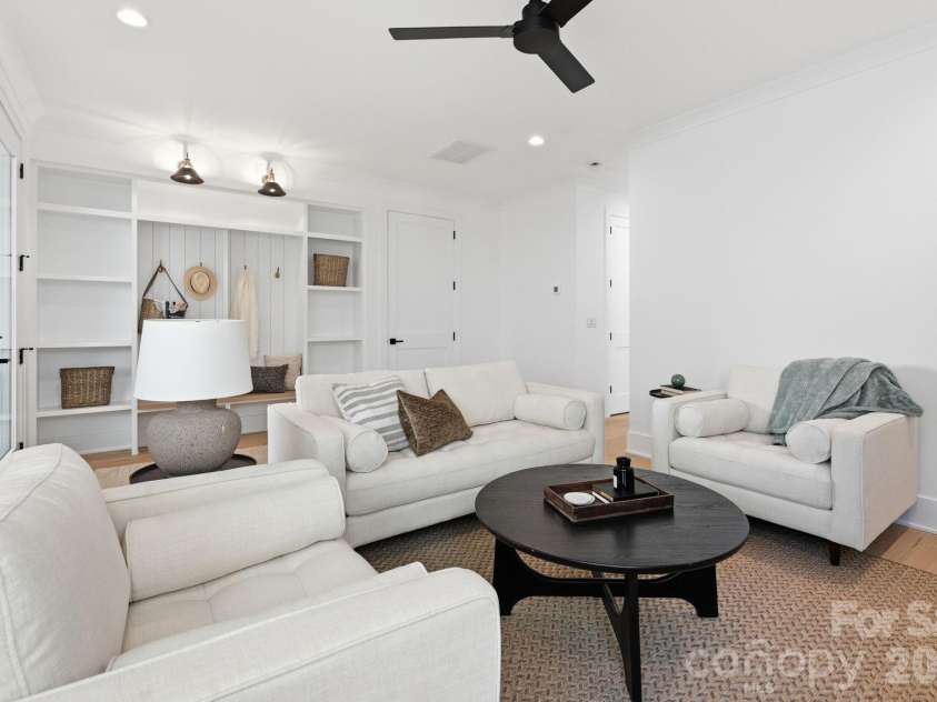 610 Walnut Street, Davidson, NC 28036.  MLS# CAR4146370, YatesRealty ID 7823. 