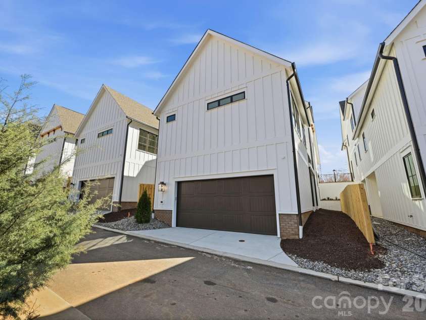 610 Walnut Street, Davidson, NC 28036.  MLS# CAR4146370, YatesRealty ID 7823. 
