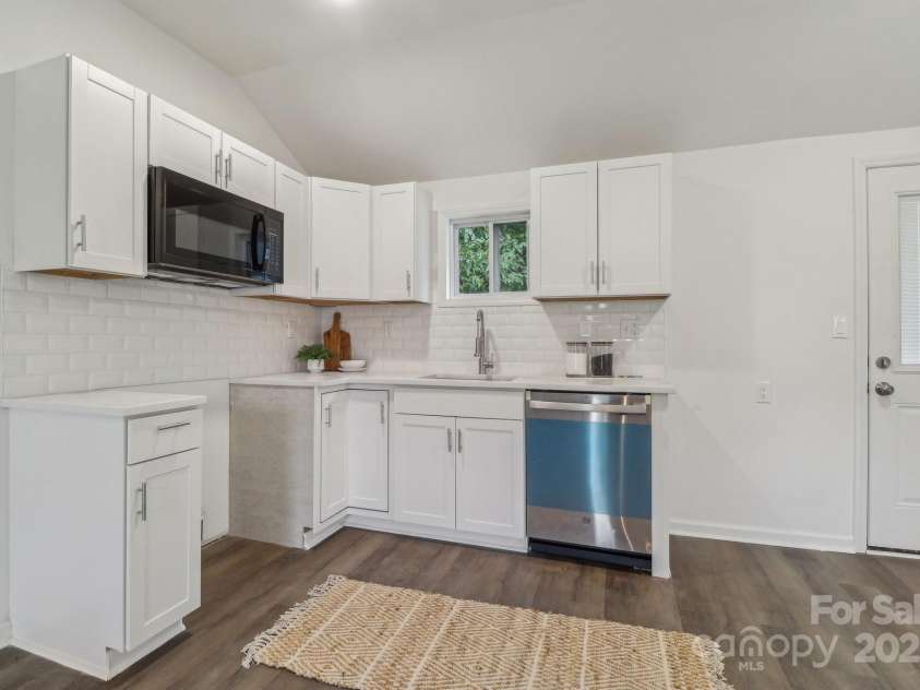 211 Brooklyn Avenue, Lancaster, SC 29720.  MLS# CAR4219170, YatesRealty ID 7824. 