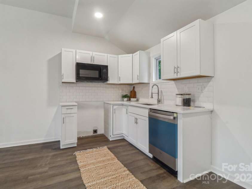 211 Brooklyn Avenue, Lancaster, SC 29720.  MLS# CAR4219170, YatesRealty ID 7824. 