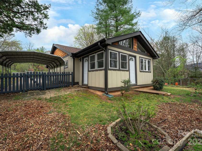 605 Rhododendron Avenue, Black Mountain, NC 28711.  MLS# CAR4242115, YatesRealty ID 7827. Fenced Back Yard