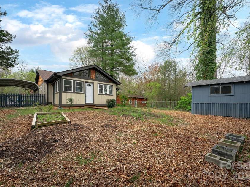 605 Rhododendron Avenue, Black Mountain, NC 28711.  MLS# CAR4242115, YatesRealty ID 7827. Fenced Back Yard