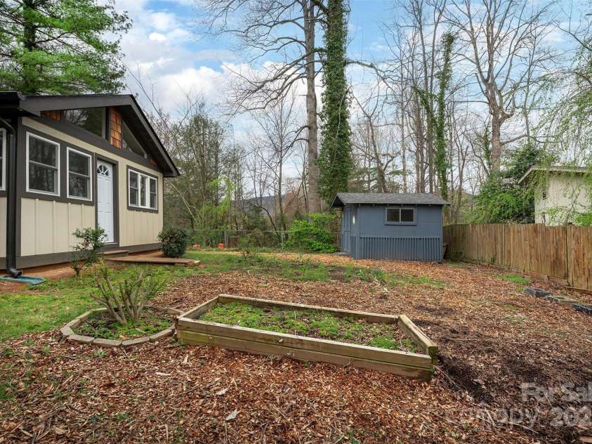 605 Rhododendron Avenue, Black Mountain, NC 28711.  MLS# CAR4242115, YatesRealty ID 7827. Garden Space