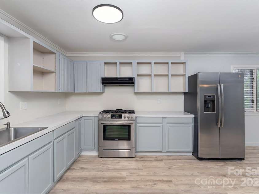 605 Rhododendron Avenue, Black Mountain, NC 28711.  MLS# CAR4242115, YatesRealty ID 7827. Kitchen