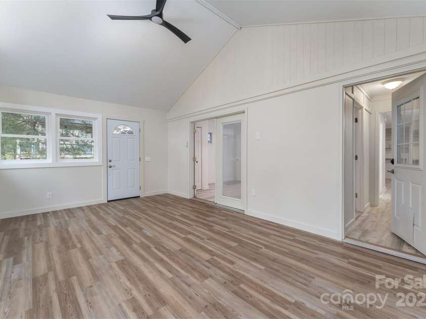 605 Rhododendron Avenue, Black Mountain, NC 28711.  MLS# CAR4242115, YatesRealty ID 7827. Sunroom