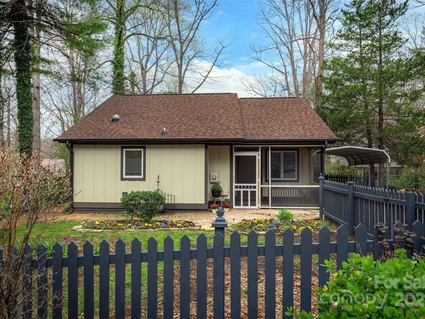 605 Rhododendron Avenue, Black Mountain, NC 28711.  MLS# CAR4242115, YatesRealty ID 7827. Walking Distance to Downtown Black Mountain