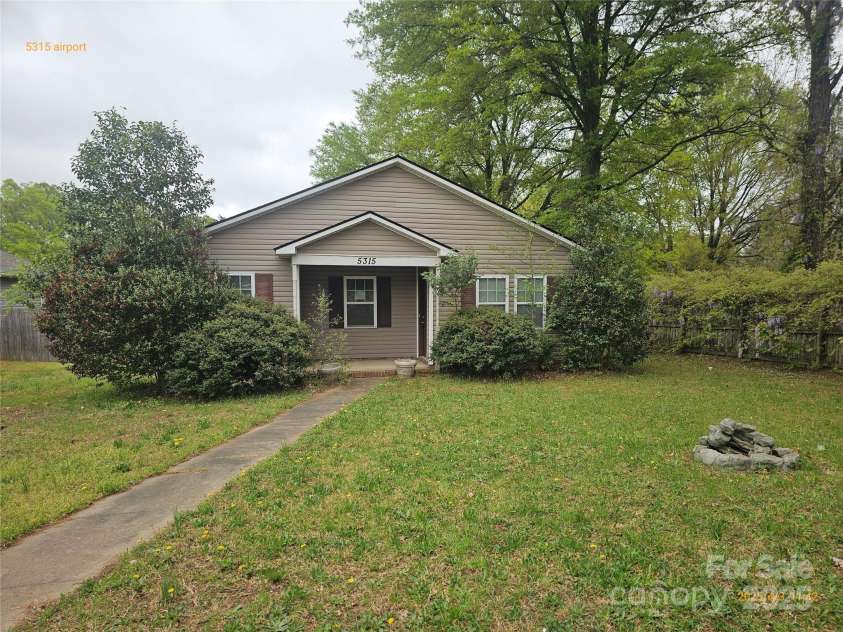 5315 Airport Drive, Charlotte, NC 28208.  MLS# CAR4225350, YatesRealty ID 7828. 