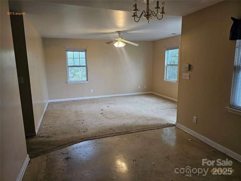 5315 Airport Drive, Charlotte, NC 28208.  MLS# CAR4225350, YatesRealty ID 7828. 
