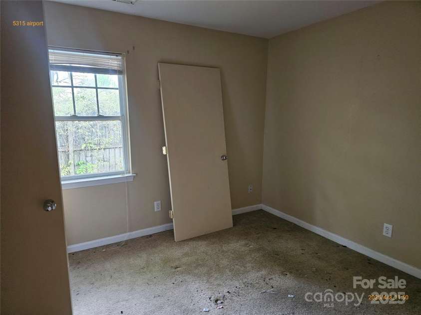 5315 Airport Drive, Charlotte, NC 28208.  MLS# CAR4225350, YatesRealty ID 7828. 