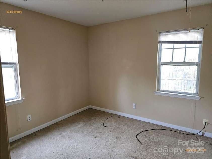 5315 Airport Drive, Charlotte, NC 28208.  MLS# CAR4225350, YatesRealty ID 7828. 