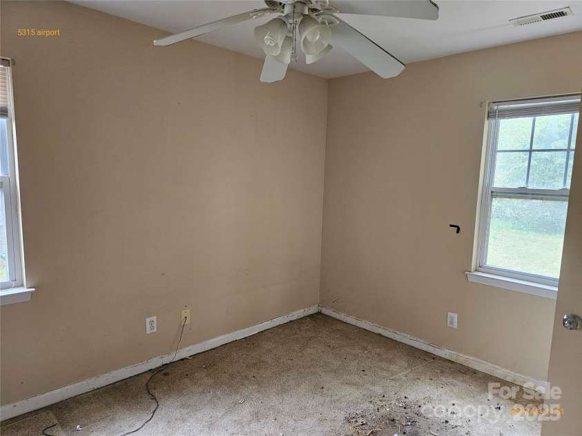 5315 Airport Drive, Charlotte, NC 28208.  MLS# CAR4225350, YatesRealty ID 7828. 