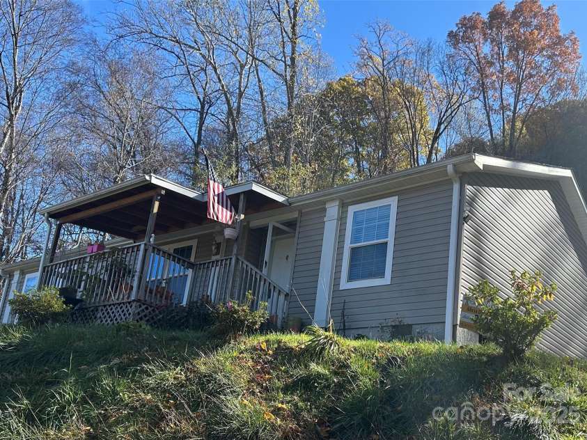 415 Rovingwood Drive, Waynesville, NC 28786.  MLS# CAR4317196, YatesRealty ID 783. 