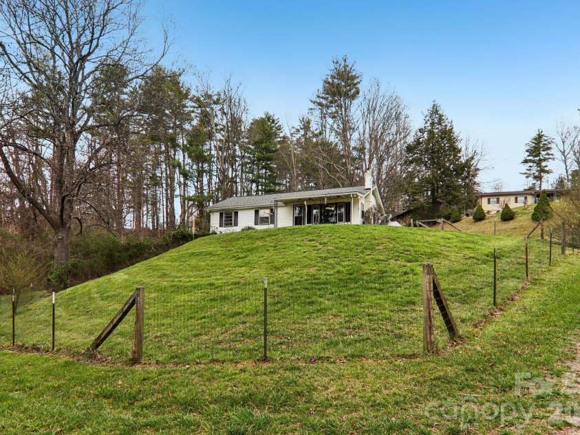 105 Baird Road, Mars Hill, NC 28754.  MLS# CAR4354067, YatesRealty ID 7831. 