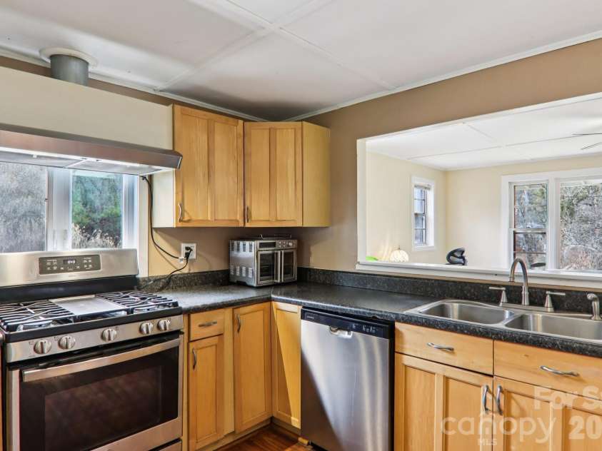 105 Baird Road, Mars Hill, NC 28754.  MLS# CAR4354067, YatesRealty ID 7831. 
