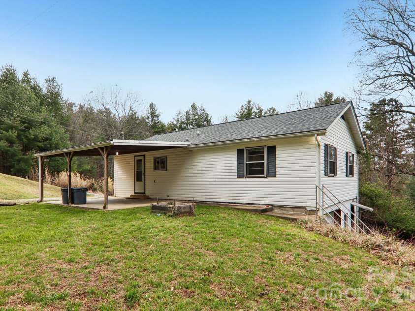 105 Baird Road, Mars Hill, NC 28754.  MLS# CAR4354067, YatesRealty ID 7831. 
