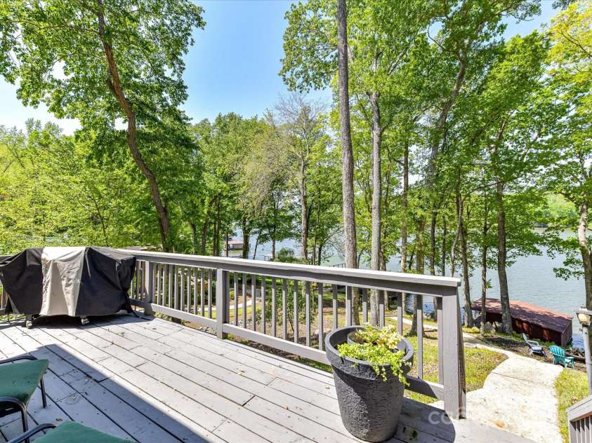 1278 Island Creek Drive, Troy, NC 27371.  MLS# CAR4249802, YatesRealty ID 7831. 